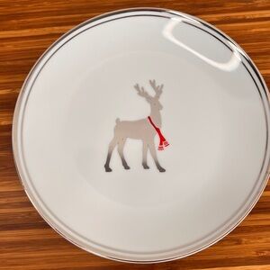 Paradox White Plates for serving up snacks, on Christmas Day! Gentle wear! 🎄